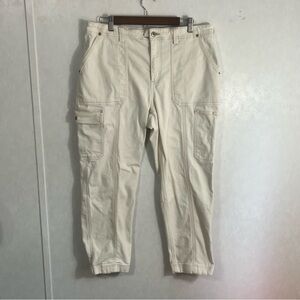 Duluth Trading Co Women's Cream Cargo Jeans stovepipe legs